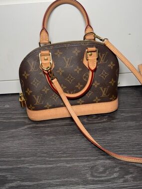 Louis Vuitton Alma BB Monogram bag,AUTHENTIC